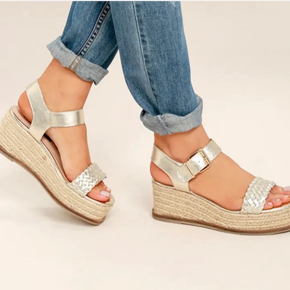 Like New Steven by Steve Madden Sabble Flatform Sandal - Picture 2 of 9